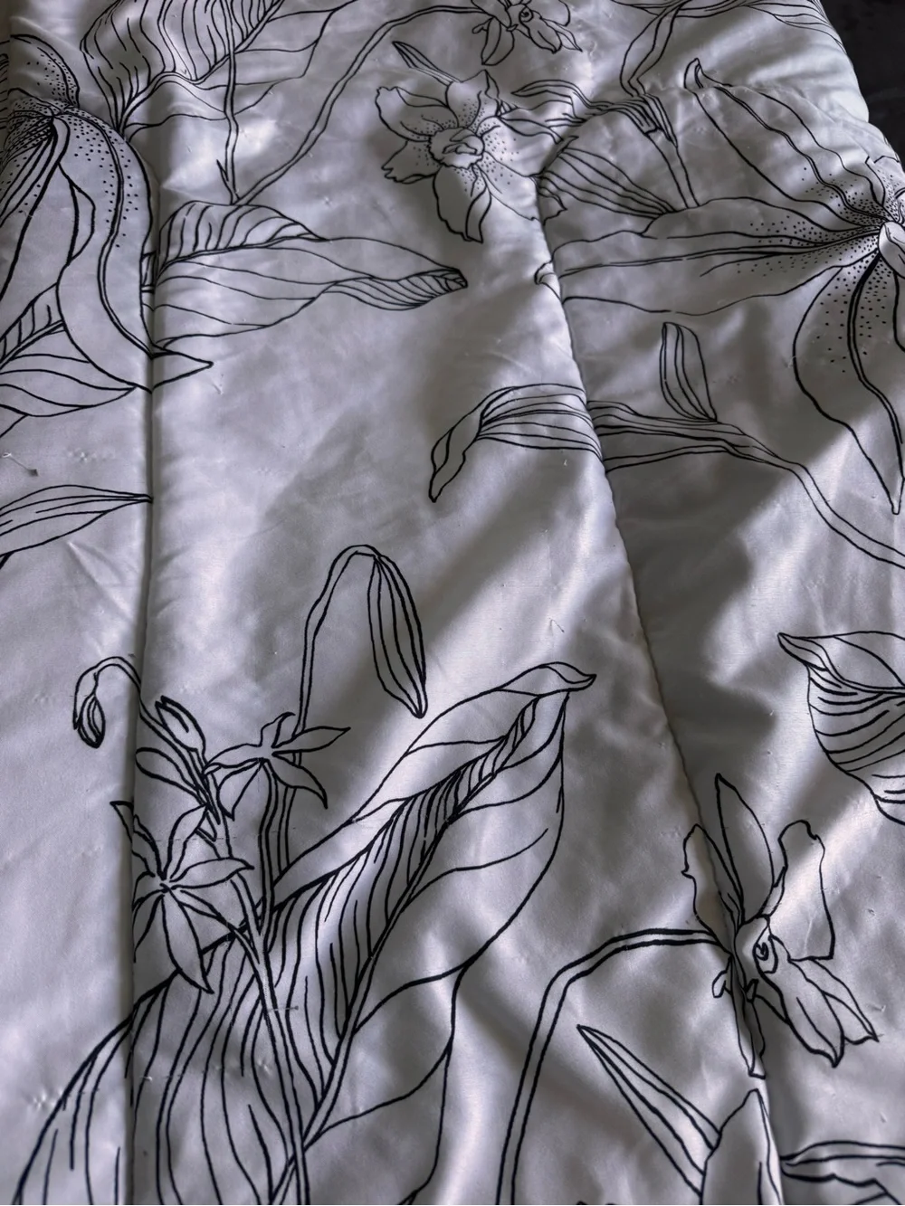Floral Line-Drawn Comforter Set in White and Black - Home Bedding